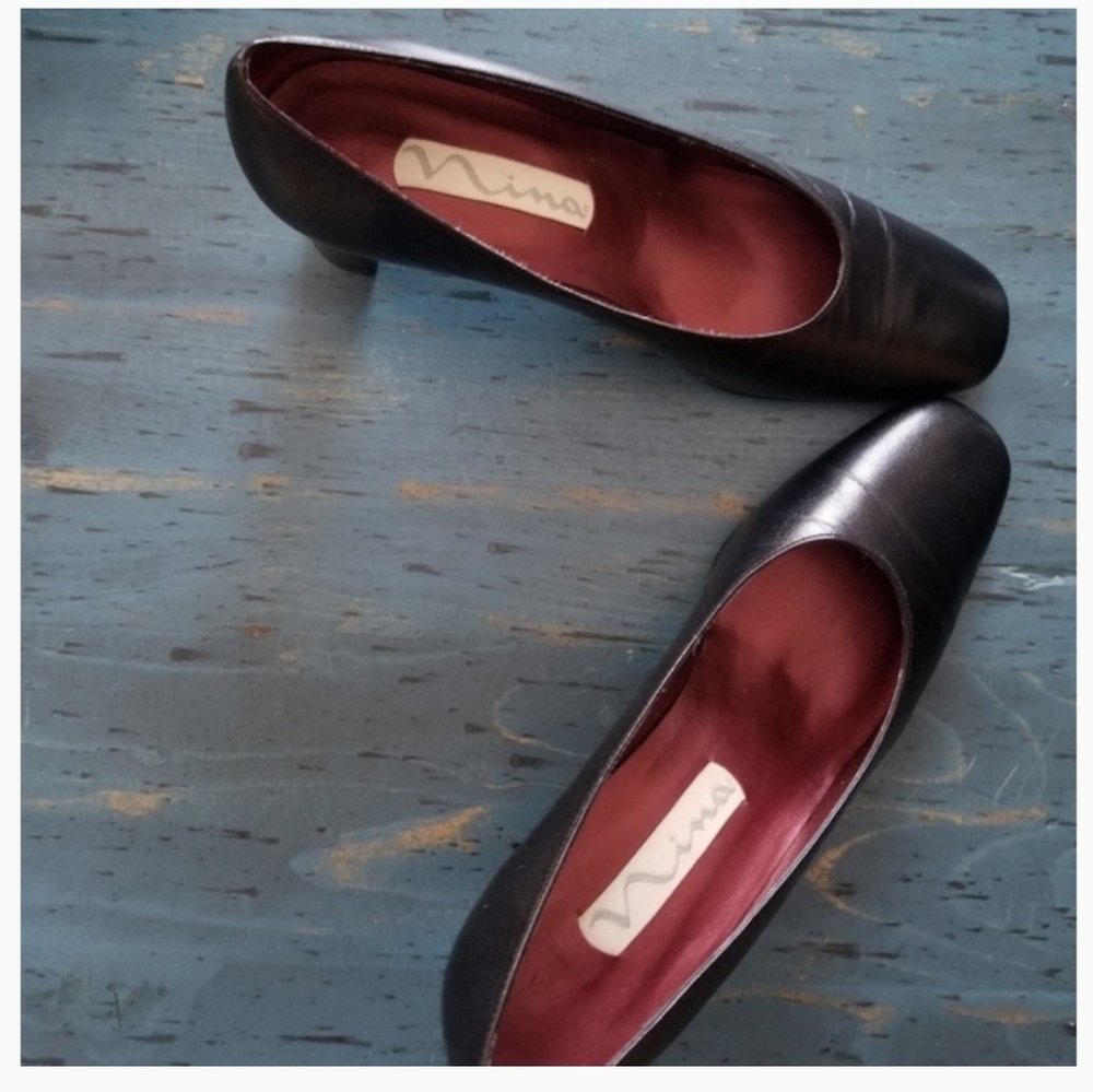 vintage navy leather pumps 7.5 classic made in Spain